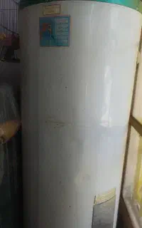 دو عدد آبگرمکن مخزن بزرگ فروشی