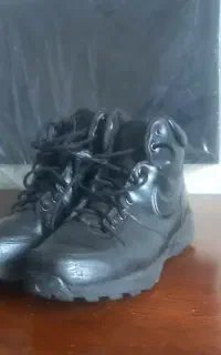 کفش نایک ۴۴ اورجینال نیم بوت چرم پوتین طبیعت کوه