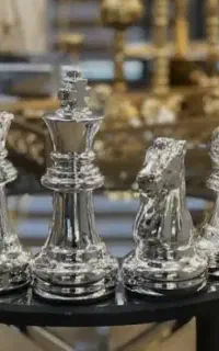 زیرتلویزیون ومهره شطرنج