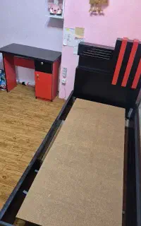 ست تخت و میز تحریر و فرش