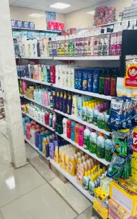 همکار خانم در سوپر مارکت