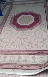 فرش به رنگ کرم