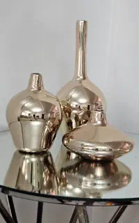 تعدادی دکوری و مجسمه