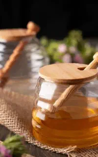 ظرف عسل، درب چوبی