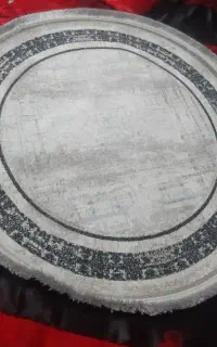 فرش گرد ۱متری طرح دستباف بسیار شیک رنگ توسی وسفید
