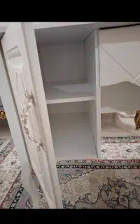 کتابخانه در حد نو تمیز سالم بدون شکستگی وپریدگی