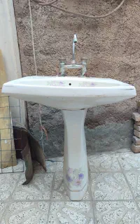 سنگ دستشور همراه با شیر اب