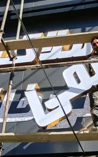 تعمیر تابلو نصب نئون کامپوزیت چلنیوم فلکسی led