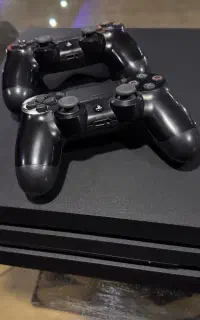 Ps4 pro در حد نو دو‌دسته