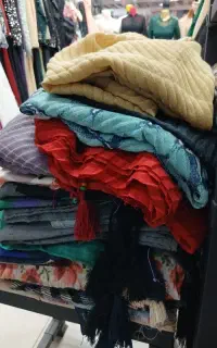 انواع شال و لباس های حراجی شال ۲۰۰ لباس ۵۰۰