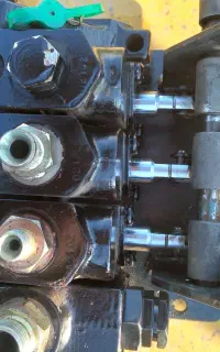 لیور هیدرولیک برای لیفتراک و دستگاههای صنعتی
