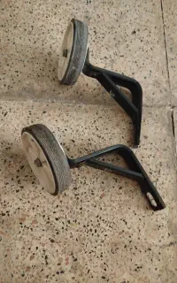 یک جفت کمکی دوچرخه جنس خوب