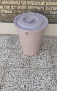 این سطل آرد به فروش می‌رسد
