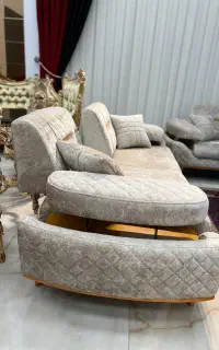 فروشنده خانم برای مبلمان
