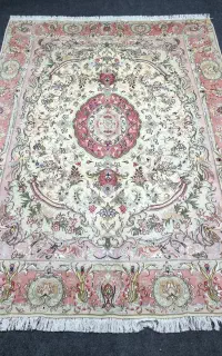 فرش ۹ متری گل‌ابریشم/کاشمر و چندتا دیگه دارم