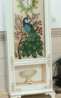 یک عدد ساعت و بوفه به فروش میرسد