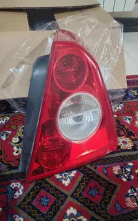 چراغ خطر عقب راست ام‌ وی ام ۵۳۰ (طلق‌ مورد دارد)