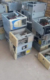 جمع آوری کیس مانیتور قدیمی وسوخته بازیافتی