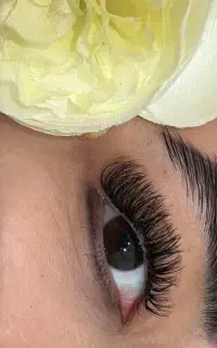 اکستشن مژه و کاشت ناخون
