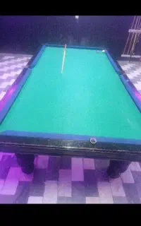 بیلیارد یک عدد. 9فوت. به علت جا به جایی باز شده