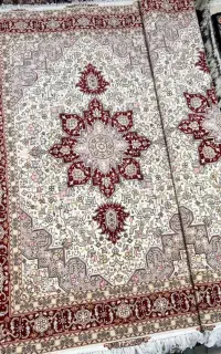 قیمت گذار،خریدارتمام فرشها خصوصاً تبریز قم و غیره