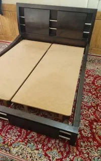 تخت خواب دونفره همراه تشک وتخته زیر تشک واینه