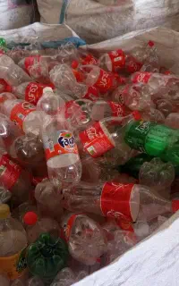 بطری نوشابه موجود می باشد با قیمت مناسب