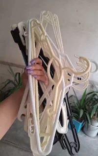 آویز لباس