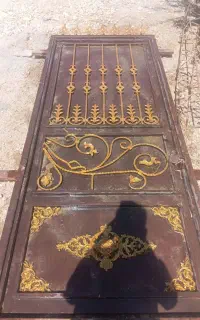 درب آهنی حیاط