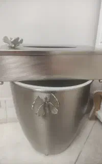 جا دستمال و سطل