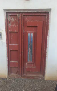 درب آهنی محکم در حد نو ۲/۲۵در۱/۳۷