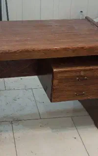 میز چوبی اداری
