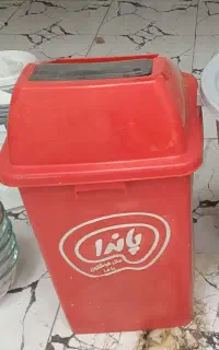 سطل بزرگ وسطل آشغالی