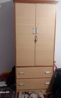 وسایل چوبی و یک یخچال تلوزیون