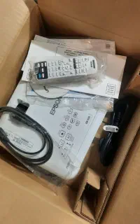 Epson EB-E01 استثنایی