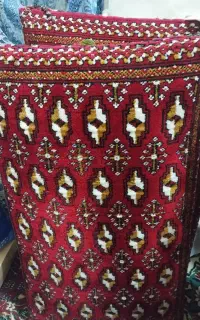 پشتی دیواری طرح سنتی قرمز رنگ