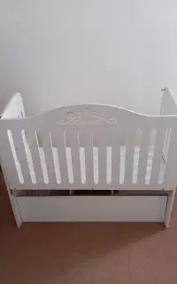 گهواره کنار تخت نوزاد