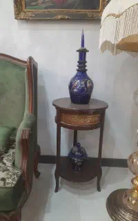 یک جفت میز دکوری چوب و تابلو ورق طلا باقاب چوب