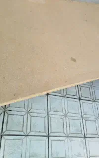 تخت برای  نشستن  داخل حیاط و زیر رخت خواب