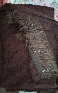 یک‌عدد پرده با میخ جمع کن و توری