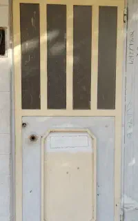 درب حیاط نفر رو