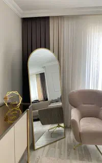 آینه گنبدی و پنجره ای فلزی