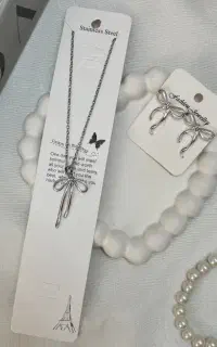 گردنبند و گوشواره پاپیونی رنگ ثابت کاملا نو