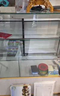 ویترین شیشه ای