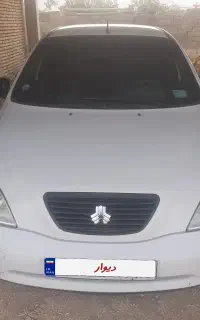 ماشین تیبا۲ تر وتمیز فقط یه گلگیر عقب رنگ داره