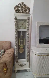 ساعت ایستاده و بوفه ویترین