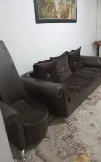 مبل راحتی کارکرده.  و یک چادر مسافرتی ۸نفره