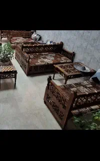 فروش ۶ عدد تخت سنتی و میز عسلی بزرگ