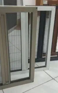 توری پلیسه و پنجره دوجداره
