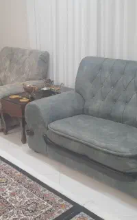 مبل راحتی تمیز محکم بدون شکستگی